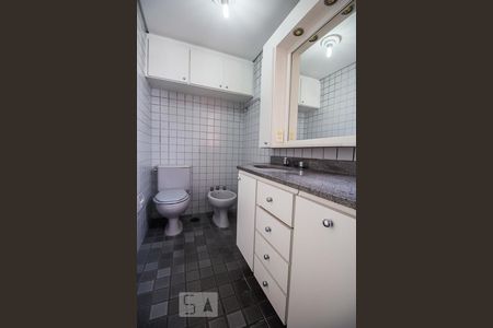 Banheiro  de apartamento à venda com 1 quarto, 56m² em Pinheiros, São Paulo