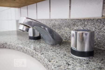 Banheiro  detalhe de apartamento à venda com 1 quarto, 56m² em Pinheiros, São Paulo