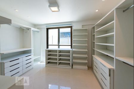 Apartamento à venda com 317m², 4 quartos e 3 vagas Apartamento à venda com 317m², 4 quartos e 3 vagasCobertura - Suíte