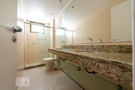 Apartamento à venda com 317m², 4 quartos e 3 vagas Apartamento à venda com 317m², 4 quartos e 3 vagasBanheiro Social