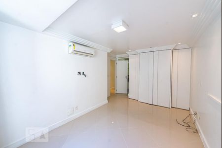 Apartamento à venda com 317m², 4 quartos e 3 vagas Apartamento à venda com 317m², 4 quartos e 3 vagasSuíte 1