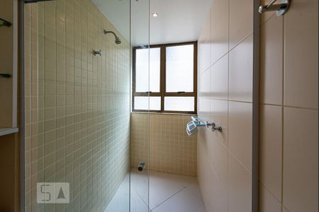 Apartamento à venda com 317m², 4 quartos e 3 vagas Apartamento à venda com 317m², 4 quartos e 3 vagasBanheiro da Suíte 2