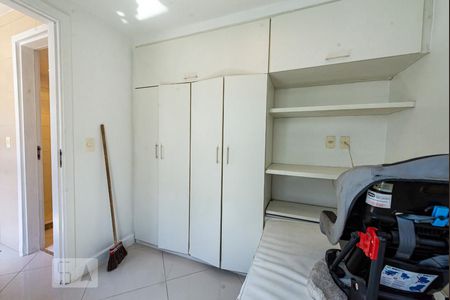 Apartamento à venda com 317m², 4 quartos e 3 vagas Apartamento à venda com 317m², 4 quartos e 3 vagasQuarto de Serviço