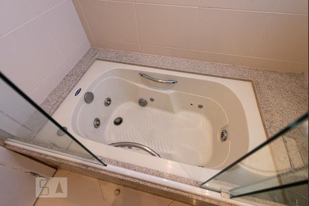 Apartamento à venda com 317m², 4 quartos e 3 vagas Apartamento à venda com 317m², 4 quartos e 3 vagasCobertura - Banheiro da Suíte