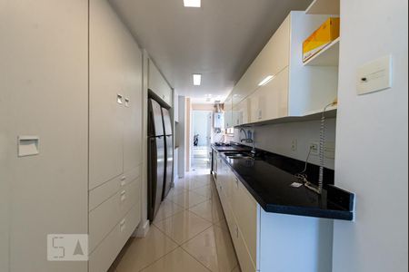Apartamento à venda com 317m², 4 quartos e 3 vagas Apartamento à venda com 317m², 4 quartos e 3 vagasCozinha