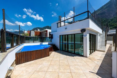 Apartamento à venda com 317m², 4 quartos e 3 vagas Apartamento à venda com 317m², 4 quartos e 3 vagasCobertura - Área Externa Piscina