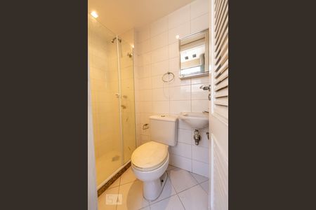 Apartamento à venda com 317m², 4 quartos e 3 vagas Apartamento à venda com 317m², 4 quartos e 3 vagasBanheiro de Serviço