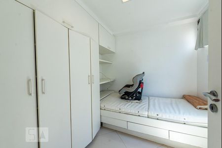 Apartamento à venda com 317m², 4 quartos e 3 vagas Apartamento à venda com 317m², 4 quartos e 3 vagasQuarto de Serviço