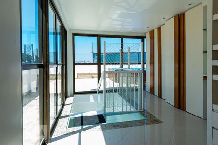 Apartamento à venda com 317m², 4 quartos e 3 vagas Apartamento à venda com 317m², 4 quartos e 3 vagasCobertura - Sala