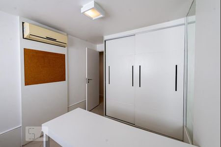 Apartamento à venda com 317m², 4 quartos e 3 vagas Apartamento à venda com 317m², 4 quartos e 3 vagasQuarto 1