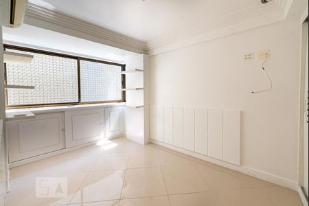Apartamento à venda com 317m², 4 quartos e 3 vagas Apartamento à venda com 317m², 4 quartos e 3 vagasSuíte 2