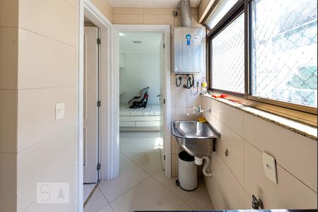 Apartamento à venda com 317m², 4 quartos e 3 vagas Apartamento à venda com 317m², 4 quartos e 3 vagasÁrea de Serviço