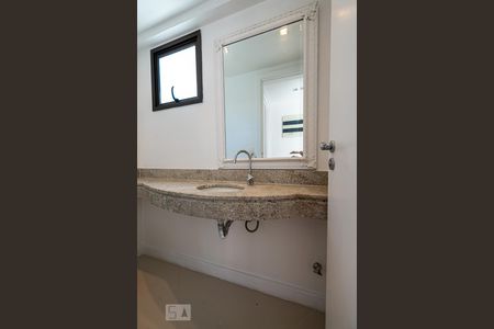 Apartamento à venda com 317m², 4 quartos e 3 vagas Apartamento à venda com 317m², 4 quartos e 3 vagasCobertura - Lavabo