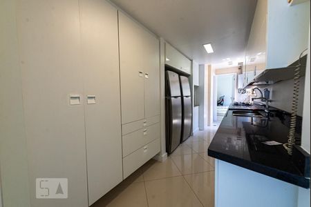Apartamento à venda com 317m², 4 quartos e 3 vagas Apartamento à venda com 317m², 4 quartos e 3 vagasCozinha