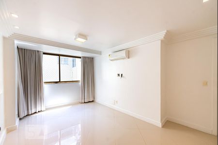 Apartamento à venda com 317m², 4 quartos e 3 vagas Apartamento à venda com 317m², 4 quartos e 3 vagasSuíte 1