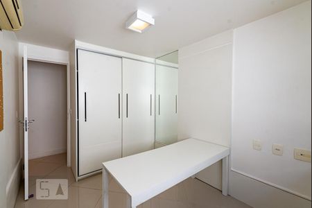 Apartamento à venda com 317m², 4 quartos e 3 vagas Apartamento à venda com 317m², 4 quartos e 3 vagasQuarto 1