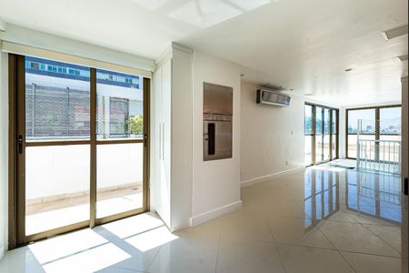 Apartamento à venda com 317m², 4 quartos e 3 vagas Apartamento à venda com 317m², 4 quartos e 3 vagasCobertura - Sala