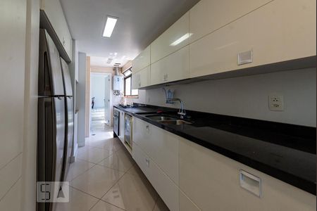 Apartamento à venda com 317m², 4 quartos e 3 vagas Apartamento à venda com 317m², 4 quartos e 3 vagasCozinha