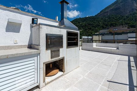 Apartamento à venda com 317m², 4 quartos e 3 vagas Apartamento à venda com 317m², 4 quartos e 3 vagasCobertura 3º piso - Churrasqueira