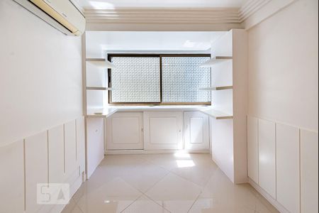 Apartamento à venda com 317m², 4 quartos e 3 vagas Apartamento à venda com 317m², 4 quartos e 3 vagasSuíte 2