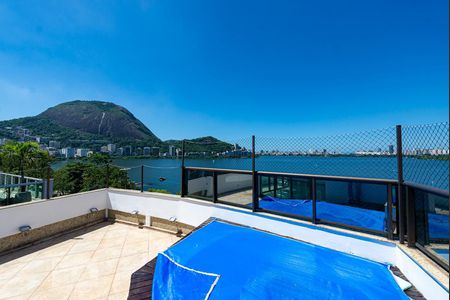 Apartamento à venda com 317m², 4 quartos e 3 vagas Apartamento à venda com 317m², 4 quartos e 3 vagasCobertura - Área Externa Piscina