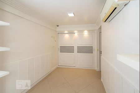 Apartamento à venda com 317m², 4 quartos e 3 vagas Apartamento à venda com 317m², 4 quartos e 3 vagasSuíte 2