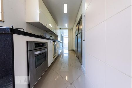 Apartamento à venda com 317m², 4 quartos e 3 vagas Apartamento à venda com 317m², 4 quartos e 3 vagasCozinha