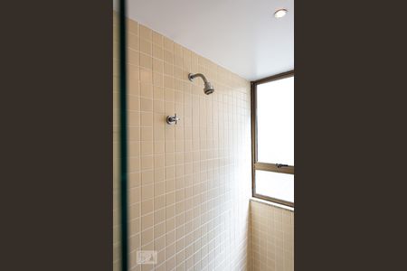 Apartamento à venda com 317m², 4 quartos e 3 vagas Apartamento à venda com 317m², 4 quartos e 3 vagasBanheiro da Suíte 2