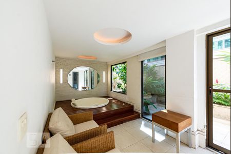 Apartamento à venda com 317m², 4 quartos e 3 vagas Apartamento à venda com 317m², 4 quartos e 3 vagasÁrea comum - Jacuzzi