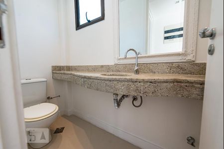 Apartamento à venda com 317m², 4 quartos e 3 vagas Apartamento à venda com 317m², 4 quartos e 3 vagasCobertura - Lavabo