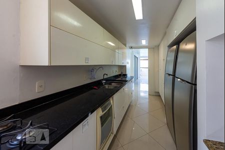 Apartamento à venda com 317m², 4 quartos e 3 vagas Apartamento à venda com 317m², 4 quartos e 3 vagasCozinha