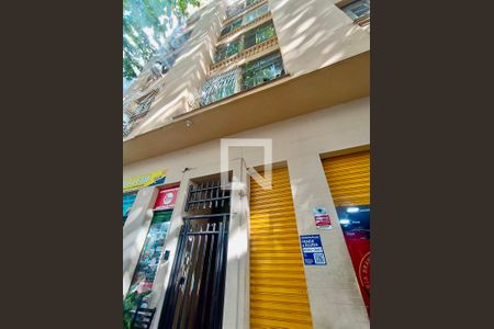 Apartamento à venda com 93m², 2 quartos e sem vaga Apartamento à venda com 93m², 2 quartos e sem vagaFachada com cartaz QA