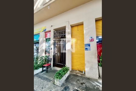 Apartamento à venda com 93m², 2 quartos e sem vaga Apartamento à venda com 93m², 2 quartos e sem vagaFachada com cartaz QA