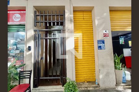 Apartamento à venda com 93m², 2 quartos e sem vaga Apartamento à venda com 93m², 2 quartos e sem vagaFachada com cartaz QA