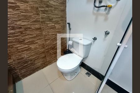 Apartamento à venda com 93m², 2 quartos e sem vaga Apartamento à venda com 93m², 2 quartos e sem vagaBanheiro social