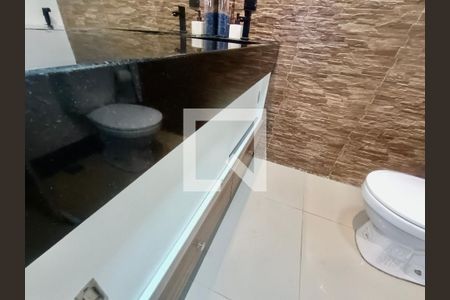 Apartamento à venda com 93m², 2 quartos e sem vaga Apartamento à venda com 93m², 2 quartos e sem vagaBanheiro social