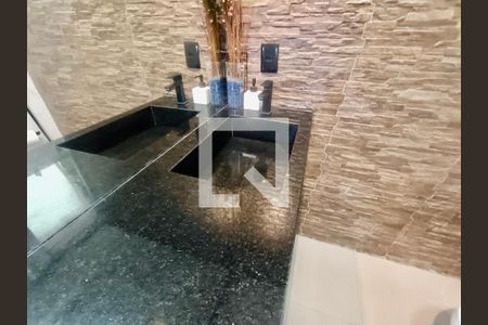 Apartamento à venda com 93m², 2 quartos e sem vaga Apartamento à venda com 93m², 2 quartos e sem vagaBanheiro social