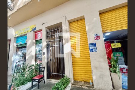 Apartamento à venda com 93m², 2 quartos e sem vaga Apartamento à venda com 93m², 2 quartos e sem vagaFachada com cartaz QA
