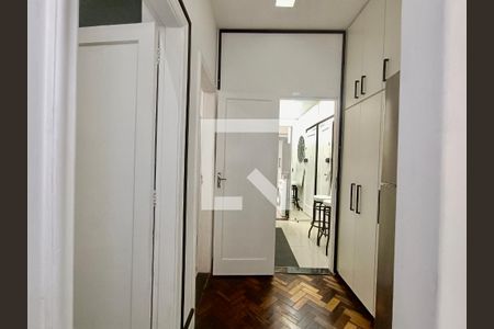 Apartamento à venda com 93m², 2 quartos e sem vaga Apartamento à venda com 93m², 2 quartos e sem vagaCorredor