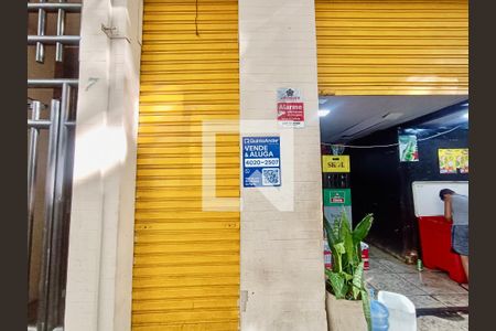 Apartamento à venda com 93m², 2 quartos e sem vaga Apartamento à venda com 93m², 2 quartos e sem vagaFachada com cartaz QA