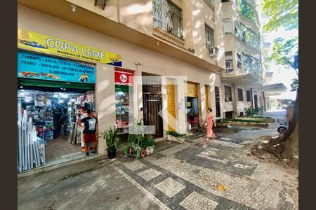 Apartamento à venda com 93m², 2 quartos e sem vaga Apartamento à venda com 93m², 2 quartos e sem vagaFachada com cartaz QA