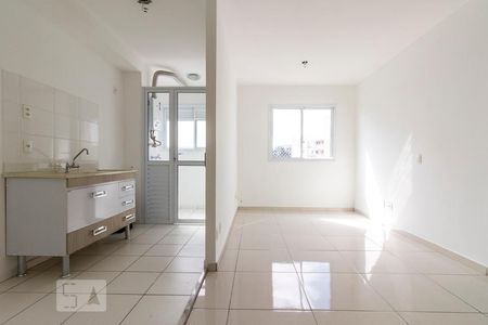 Sala e cozinha visão geral da porta de entrada  de apartamento à venda com 2 quartos, 45m² em Quinta da Paineira, São Paulo