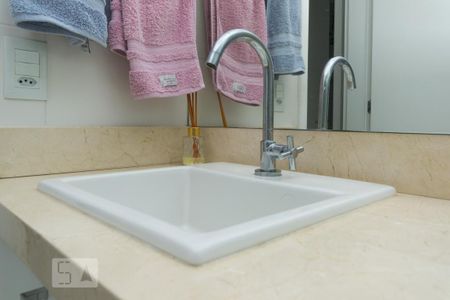 Apartamento à venda com 69m², 2 quartos e 1 vaga Apartamento à venda com 69m², 2 quartos e 1 vagaDetalhe do banheiro