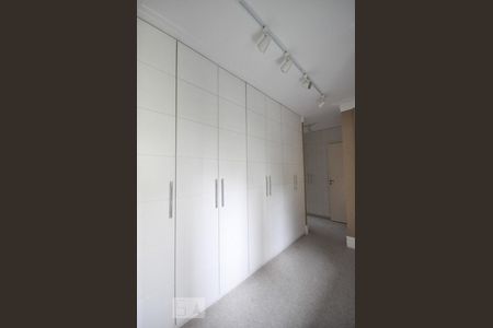 Apartamento à venda com 158m², 2 quartos e 3 vagasArmário da suíte 