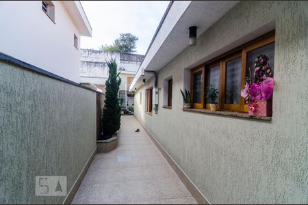 Casa à venda com 280m², 5 quartos e 4 vagasCorredor externo