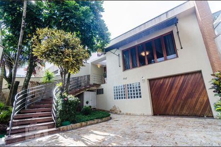 Casa à venda com 280m², 5 quartos e 4 vagasFaxada