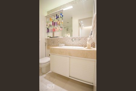 Banheiro da suite de apartamento para alugar com 3 quartos, 115m² em Ipanema, Rio de Janeiro