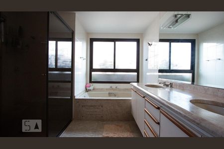 Apartamento à venda com 228m², 4 quartos e 4 vagassuite 2