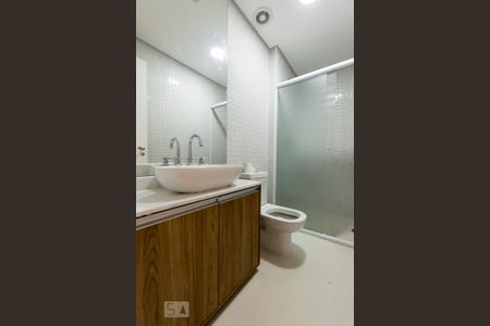 Banheiro de apartamento para alugar com 1 quarto, 50m² em Empresarial 18 do Forte, Barueri