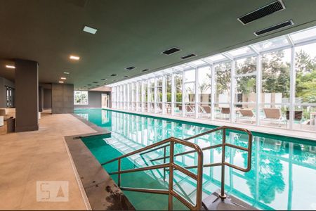 Piscina coberta de apartamento para alugar com 1 quarto, 50m² em Empresarial 18 do Forte, Barueri